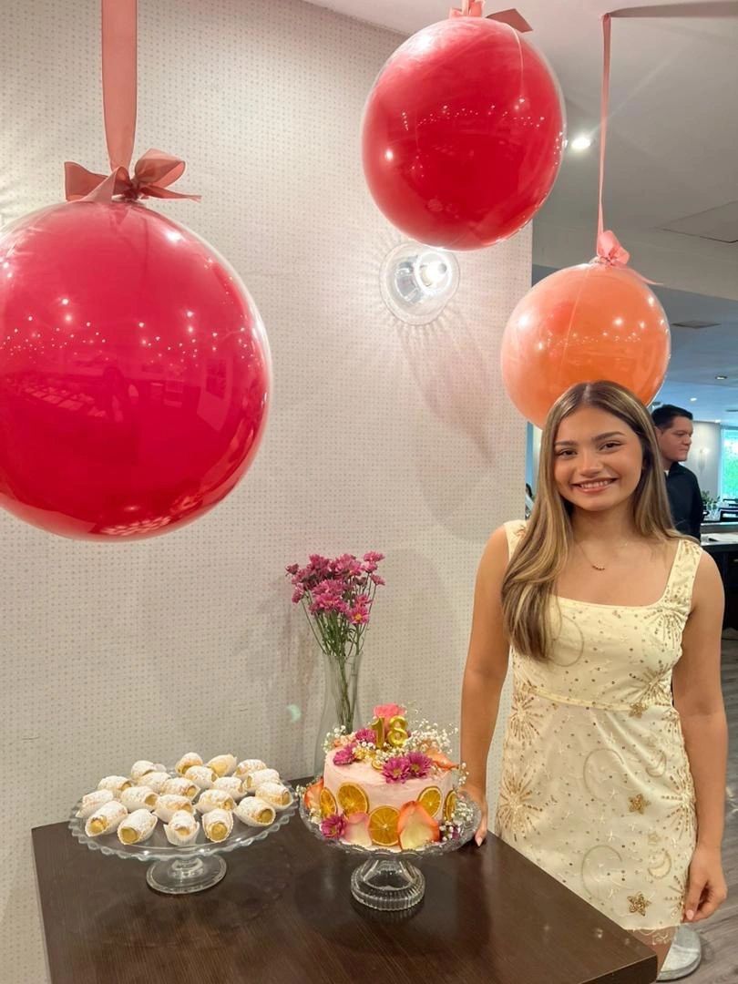Andrea Parra Celebra sus 18 en el Hotel Kristoff