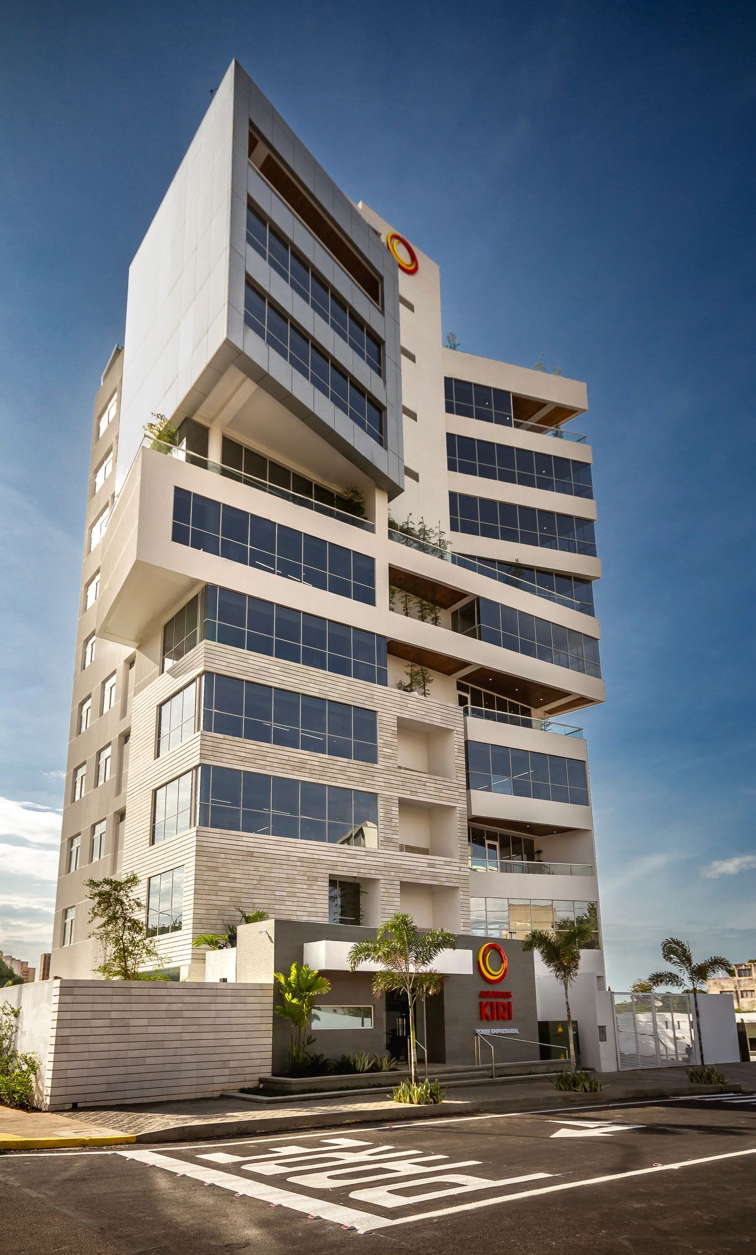 Alimentos Kiri inaugura su torre empresarial