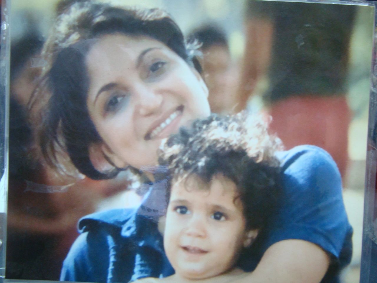 En su juventud con la pequeña Ana María.