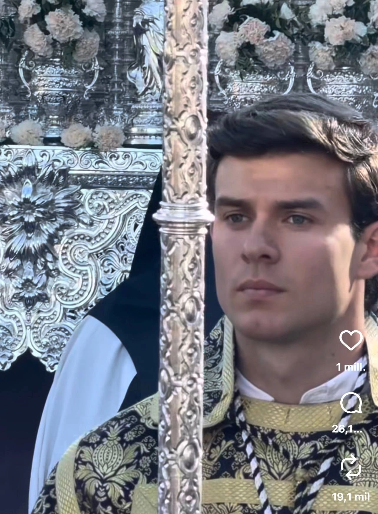 El acólito que se robó las miradas en Semana Santa 👀👀