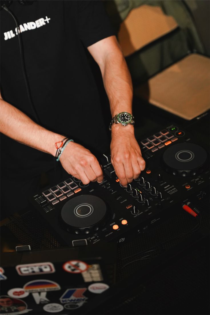 TOP 10 DE DJS: El ritmo que mueve a la ciudad