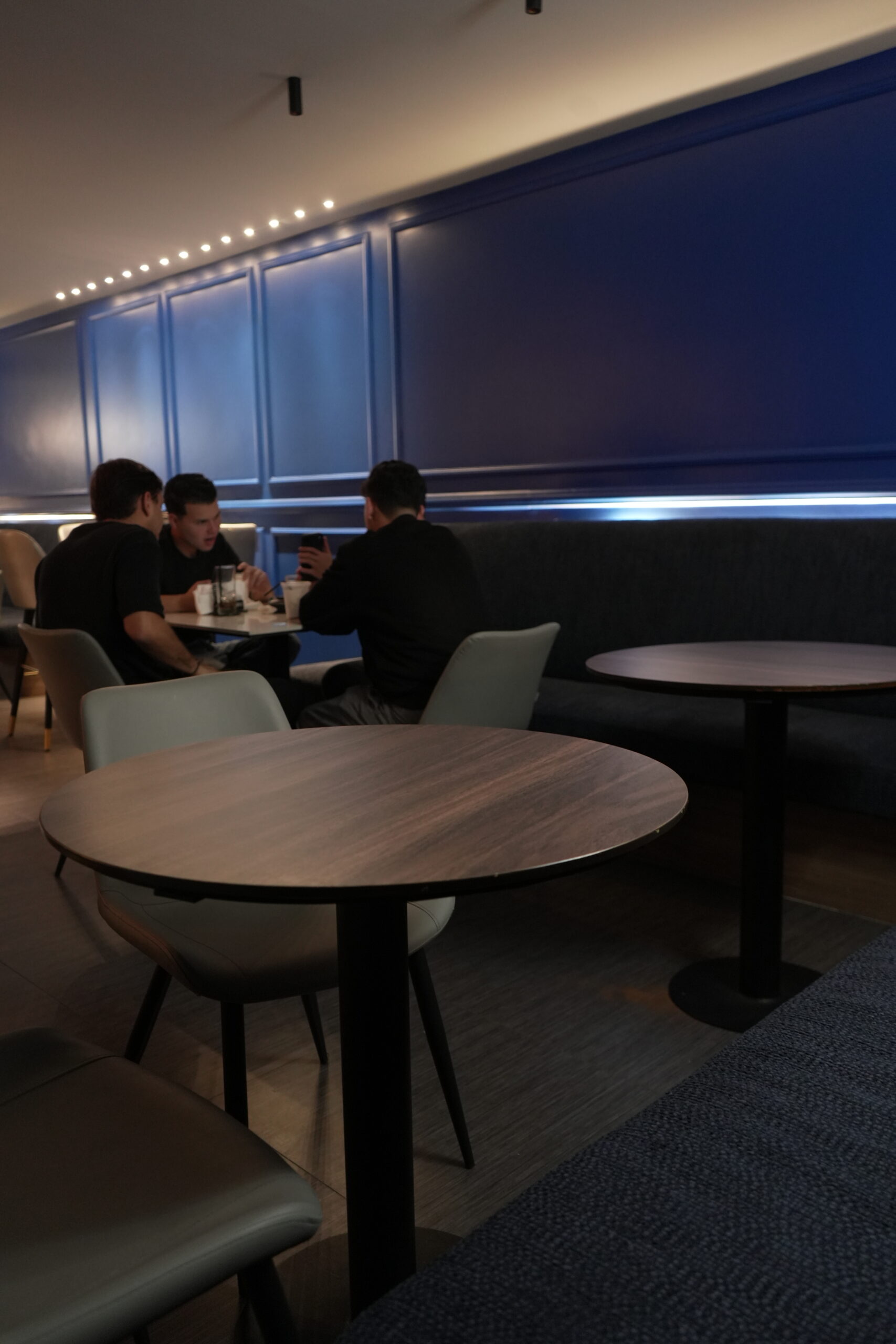 El Rollertec Club estrena “Terraza”, un nuevo bar para mayores de edad inspirado en Blue Apple