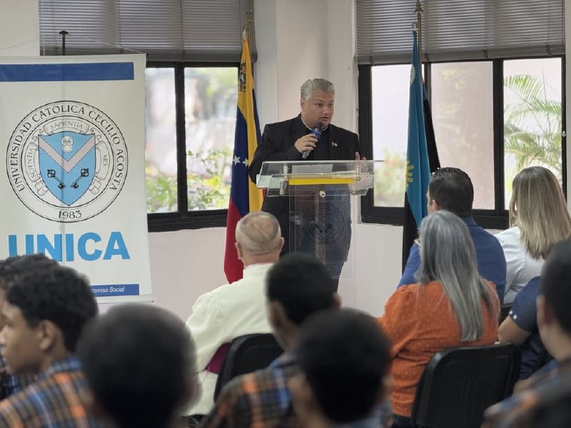 El Pbro. Dr. Richard Colmenares presenta en la U.N.I.C.A su libro «La Pedagogía Bíblica de la Escucha»